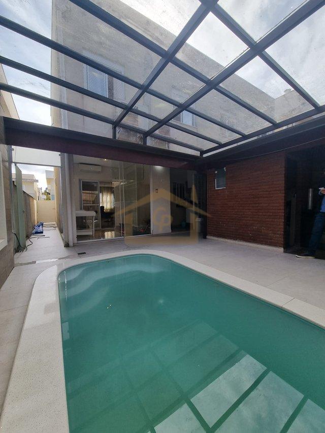 Casa com piscina, 3 quartos sendo um suíte, 2 vagas Estrada do Capuava Cotia - 