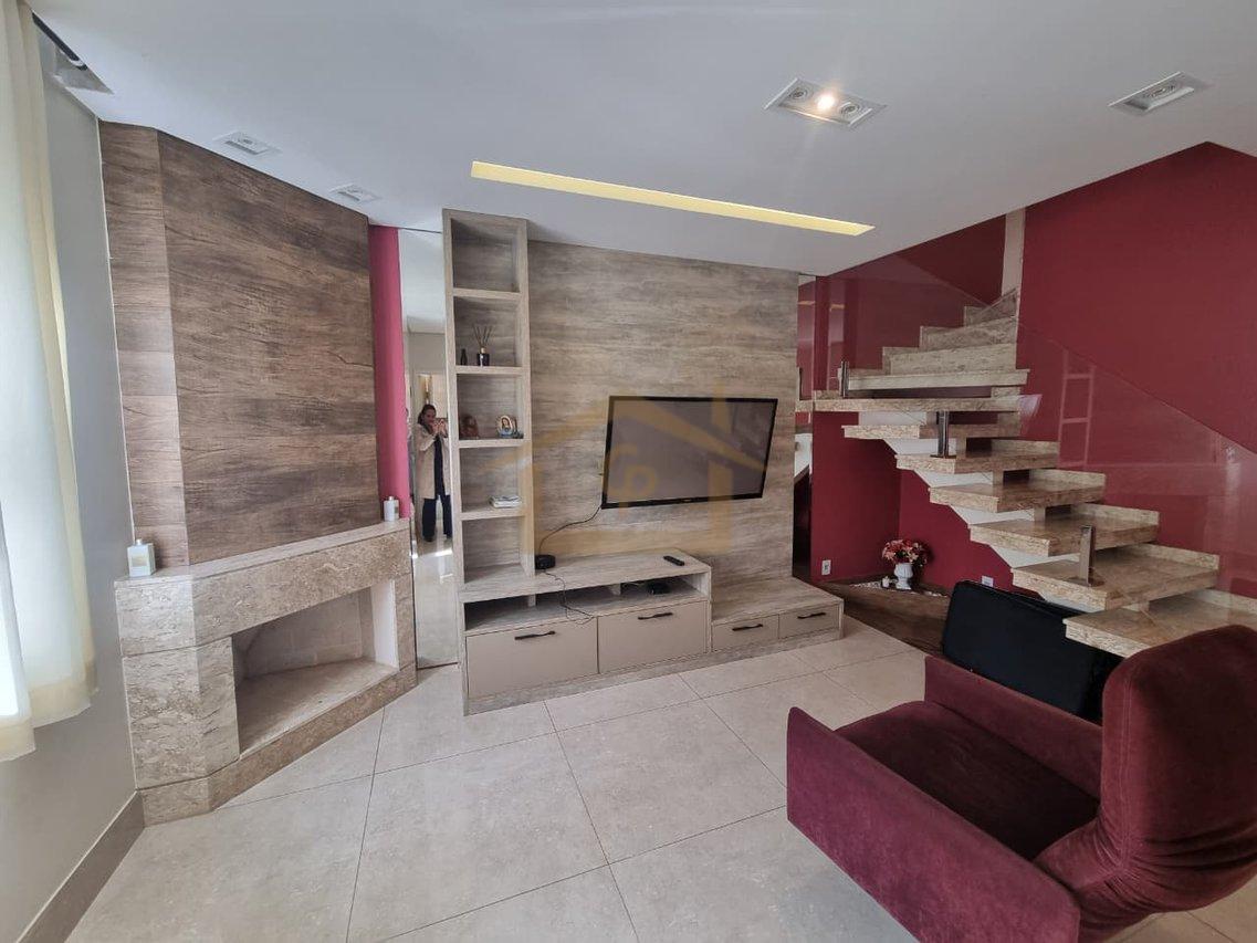 Casa com piscina, 3 quartos sendo um suíte, 2 vagas Estrada do Capuava Cotia - 