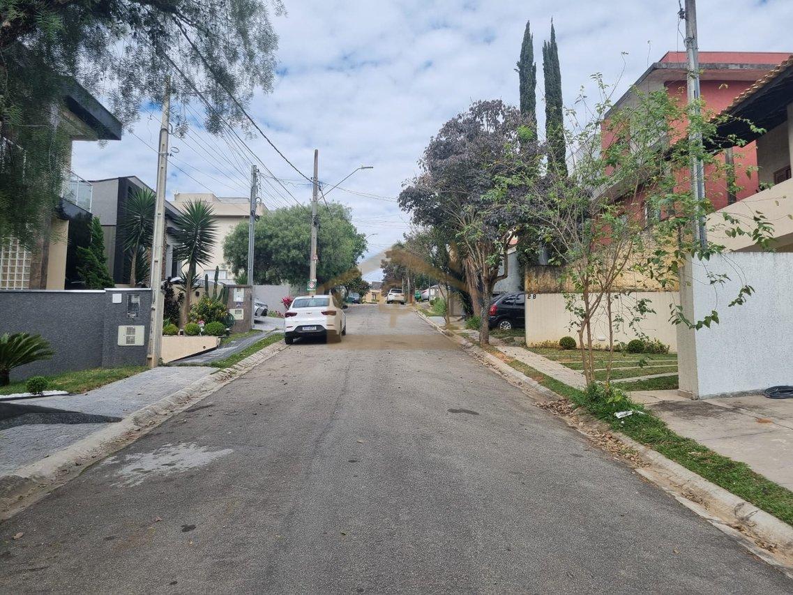 Charmosa! 3 quartos, sendo um suíte, varanda 2 vagas - Cotia - 