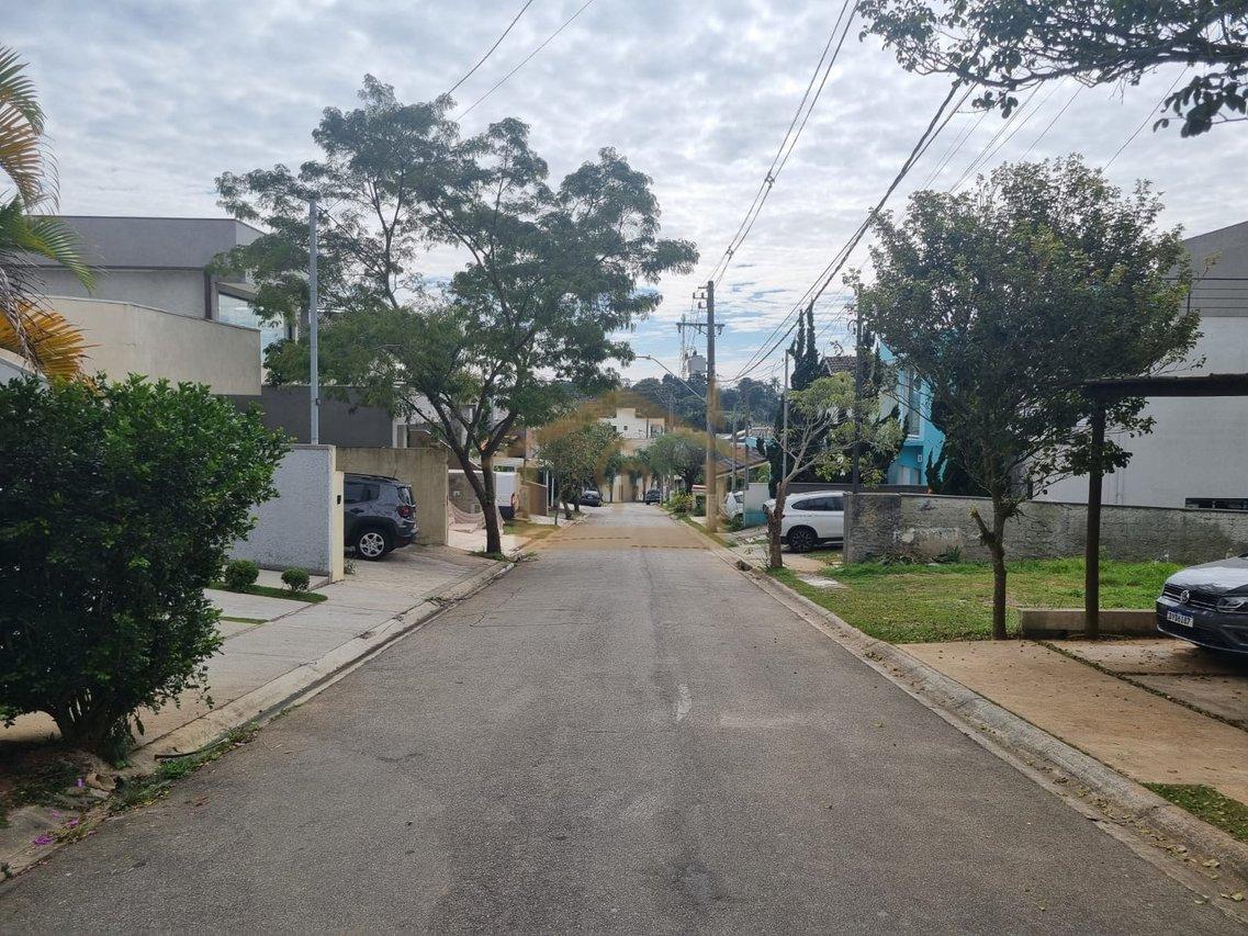 Charmosa! 3 quartos, sendo um suíte, varanda 2 vagas - Cotia - 
