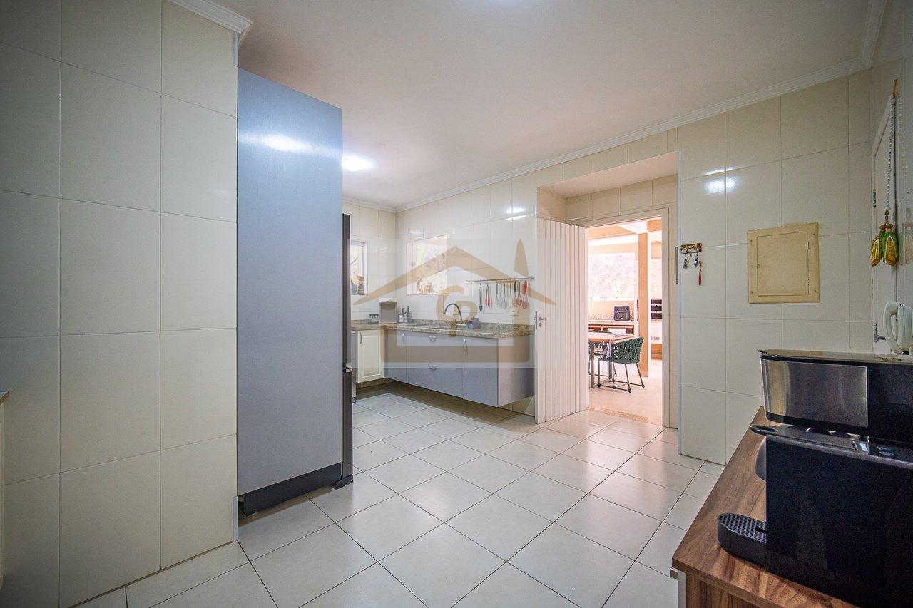 Casa com 4 dormitórios, sendo 4 suítes à venda - Granja Viana - Cotia/SP Rua Jupi Carapicuíba - 