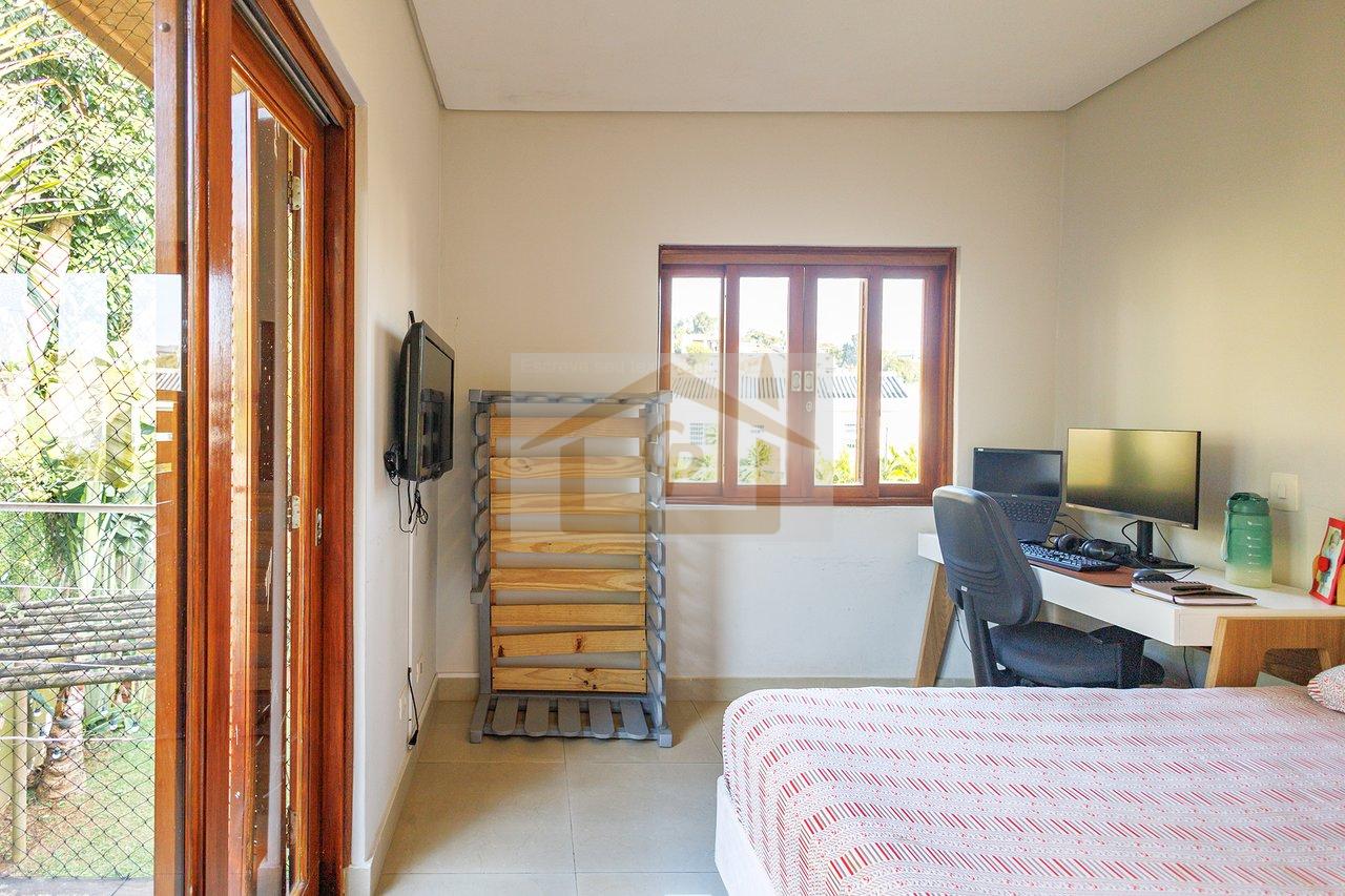 Casa à venda na Chácara Cantagalo, um bairro tranquilo e arborizado. Granja Viana Rua Arandu Cotia - 