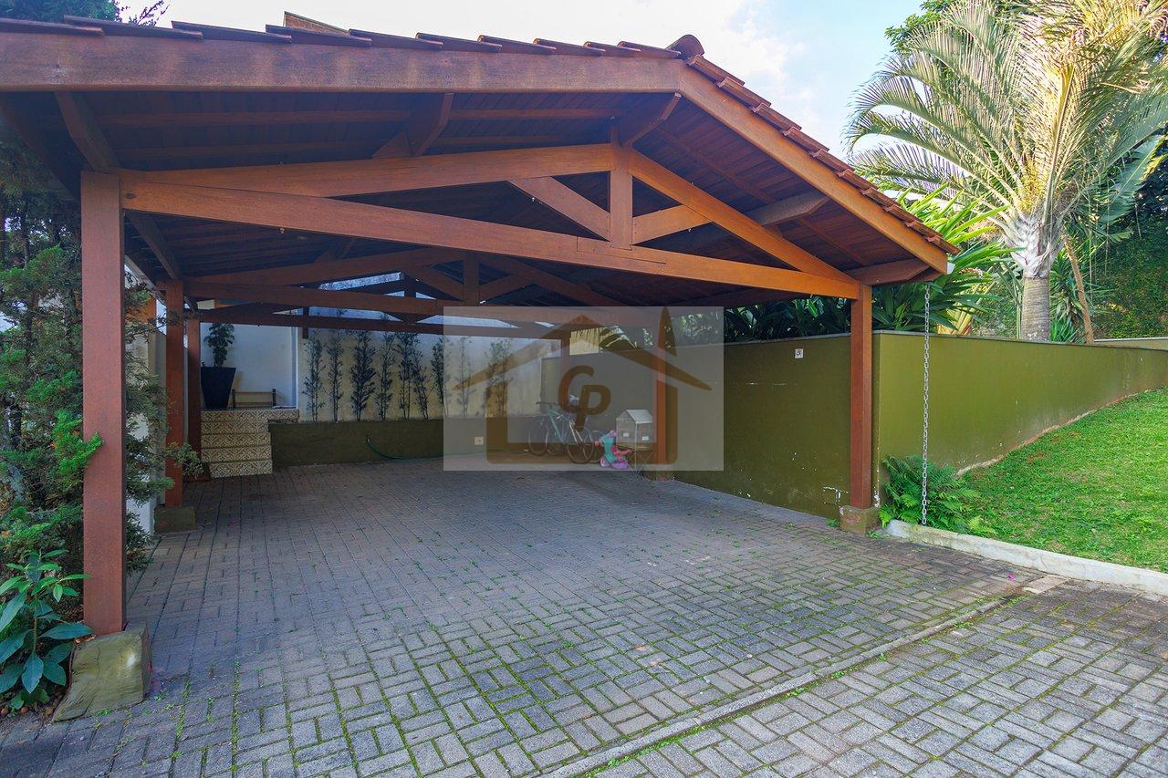 Casa à venda na Chácara Cantagalo, um bairro tranquilo e arborizado. Granja Viana Rua Arandu Cotia - 