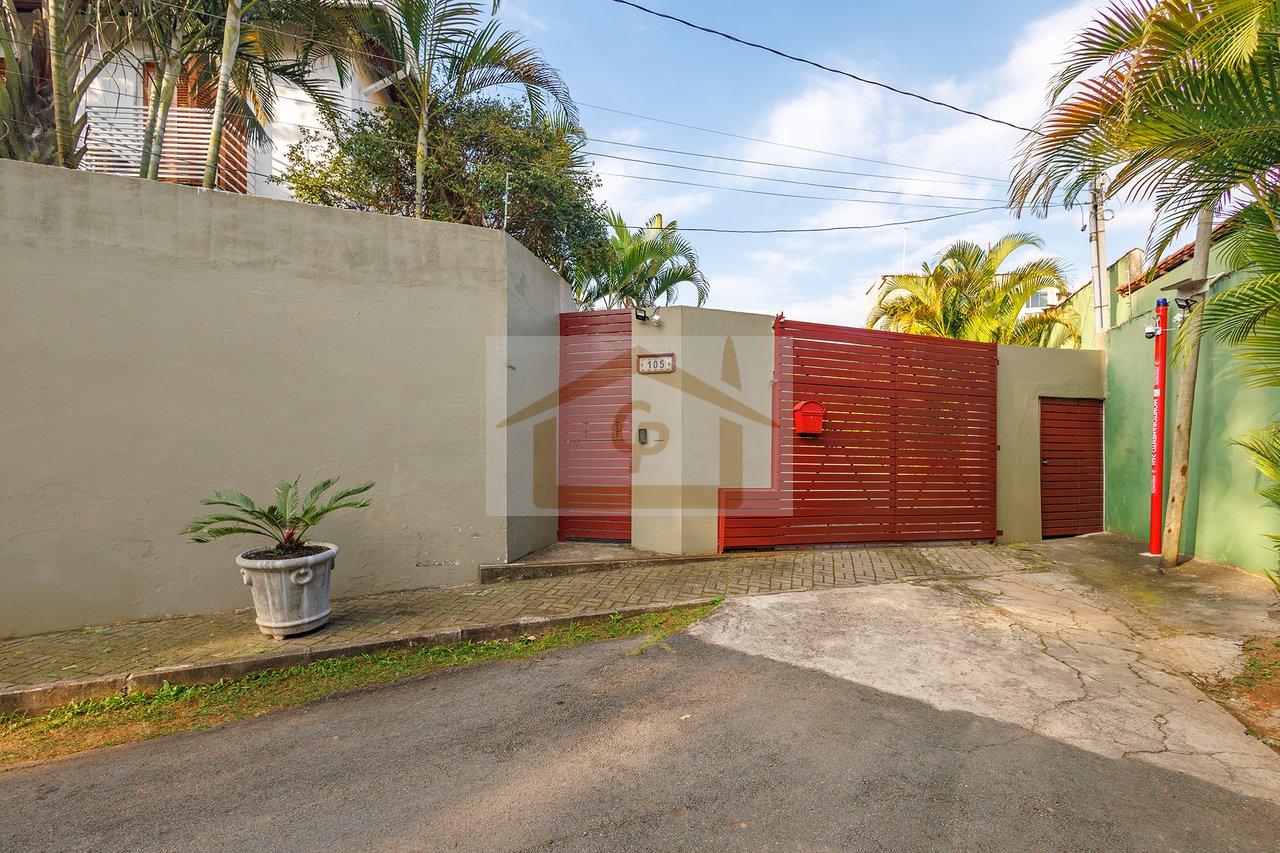 Casa à venda na Chácara Cantagalo, um bairro tranquilo e arborizado. Granja Viana Rua Arandu Cotia - 