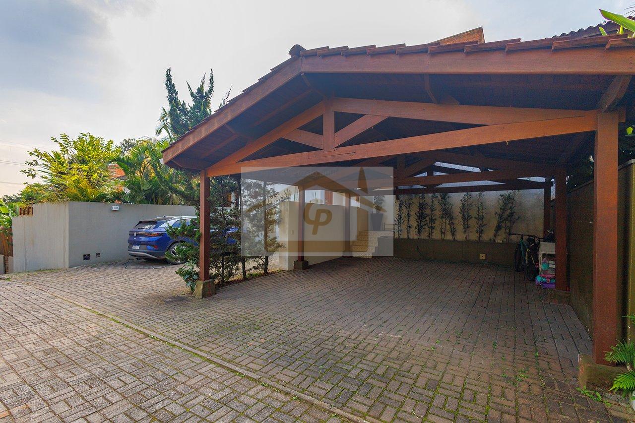 Casa à venda na Chácara Cantagalo, um bairro tranquilo e arborizado. Granja Viana Rua Arandu Cotia - 