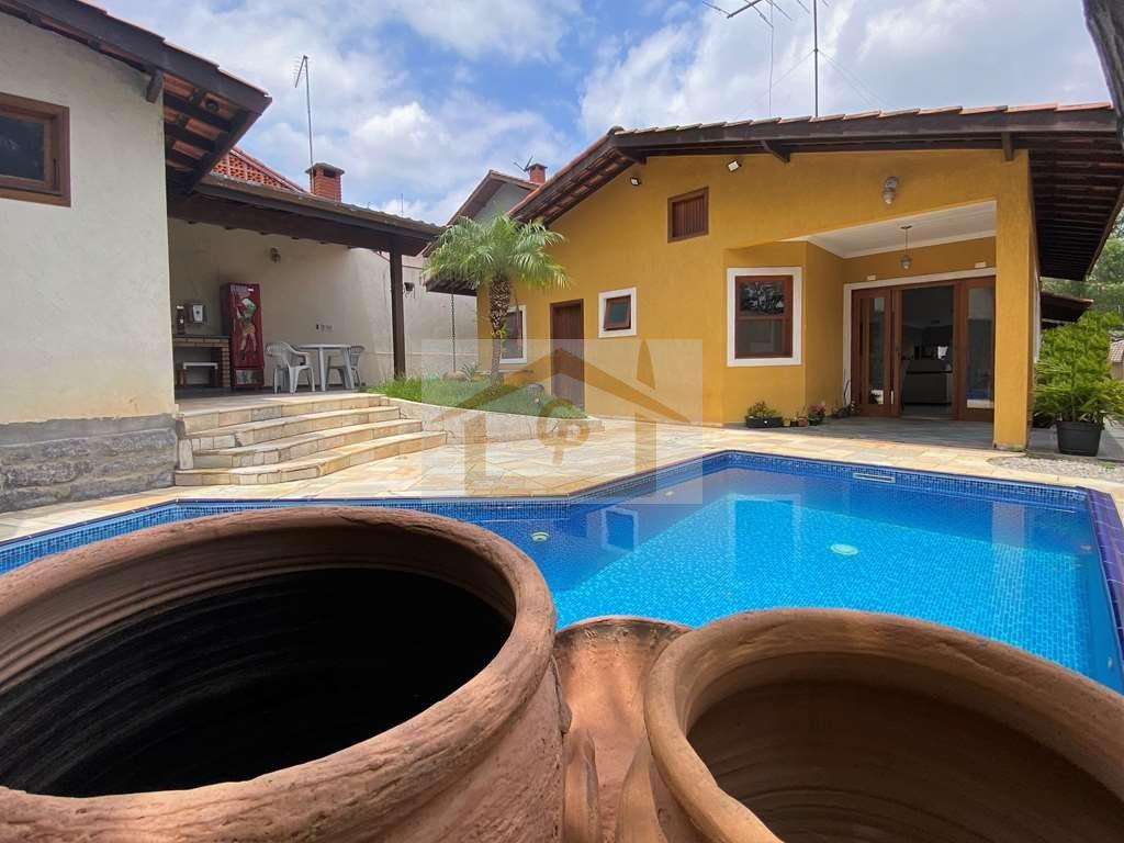 3 dorms / 1 suíte. Ótima casa, lareira, piscina e gourmet! Avenida José Giorgi Cotia - 