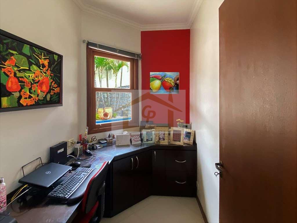 3 dorms / 1 suíte. Ótima casa, lareira, piscina e gourmet! Avenida José Giorgi Cotia - 