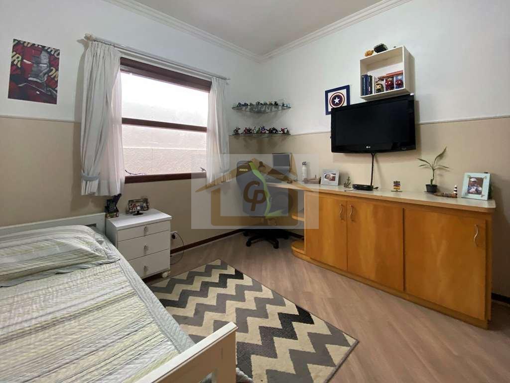 3 dorms / 1 suíte. Ótima casa, lareira, piscina e gourmet! Avenida José Giorgi Cotia - 