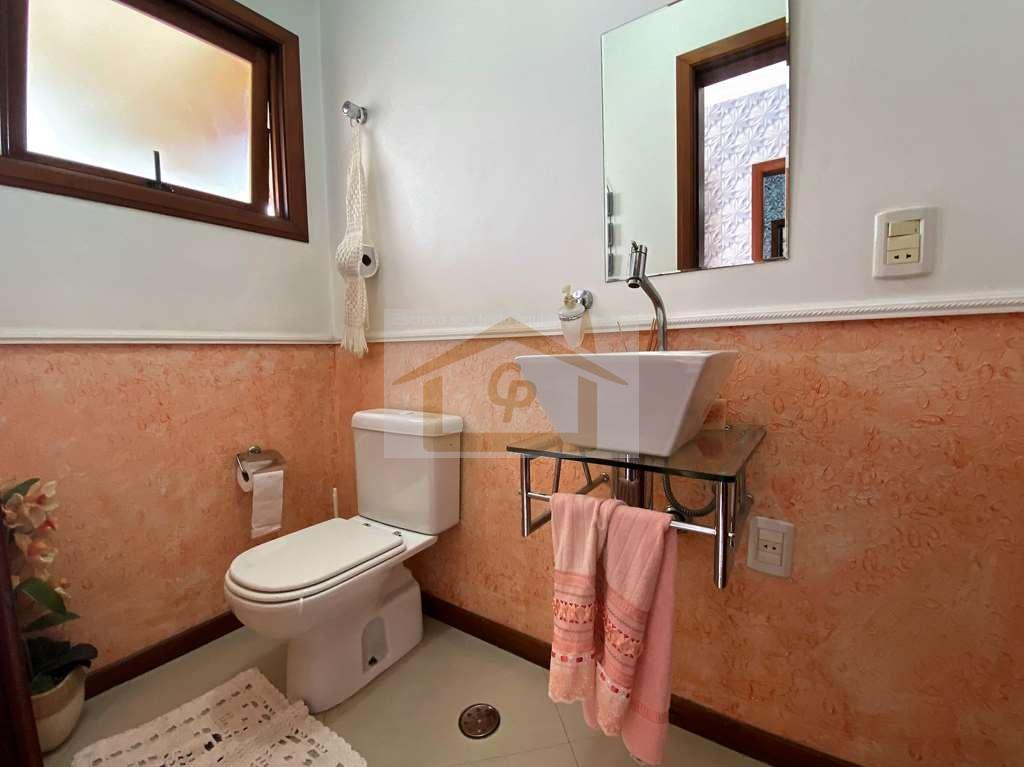 3 dorms / 1 suíte. Ótima casa, lareira, piscina e gourmet! Avenida José Giorgi Cotia - 