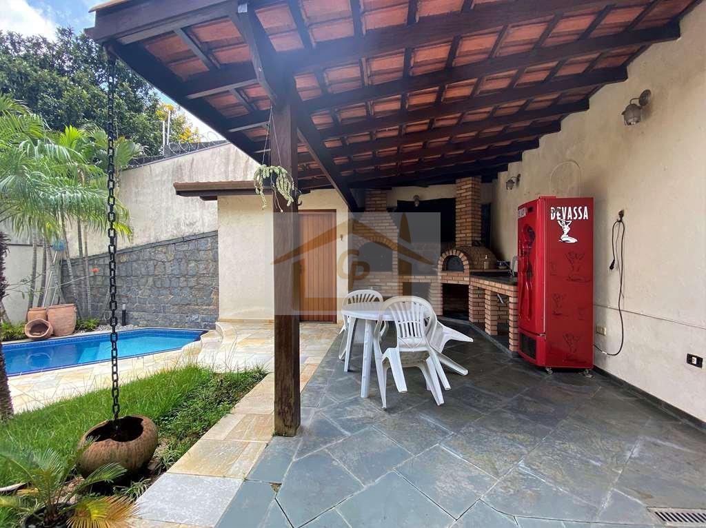3 dorms / 1 suíte. Ótima casa, lareira, piscina e gourmet! Avenida José Giorgi Cotia - 