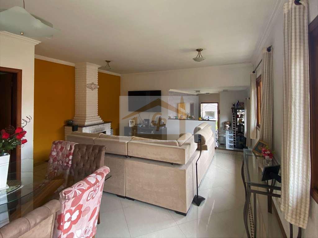 3 dorms / 1 suíte. Ótima casa, lareira, piscina e gourmet! Avenida José Giorgi Cotia - 