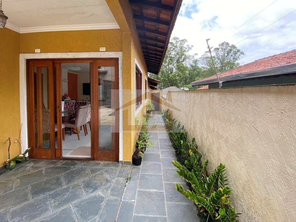 3 dorms / 1 suíte. Ótima casa, lareira, piscina e gourmet! Avenida José Giorgi Cotia - 
