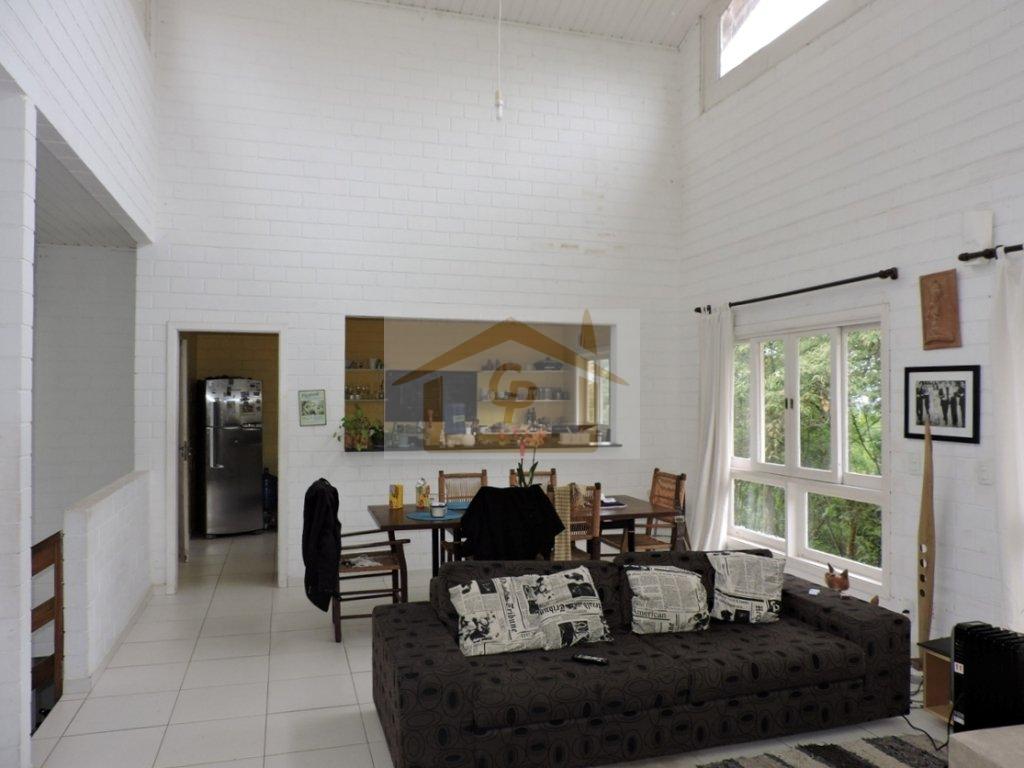 Casa descolada! Na melhor localização do condomínio, muito verde! 4 quartos (1 suíte) Rua Grande Otelo Embu das Artes - 