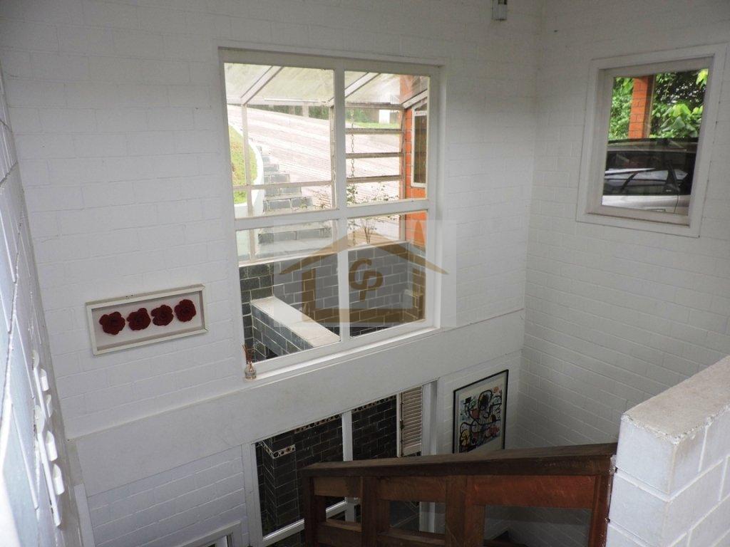 Casa descolada! Na melhor localização do condomínio, muito verde! 4 quartos (1 suíte) Rua Grande Otelo Embu das Artes - 