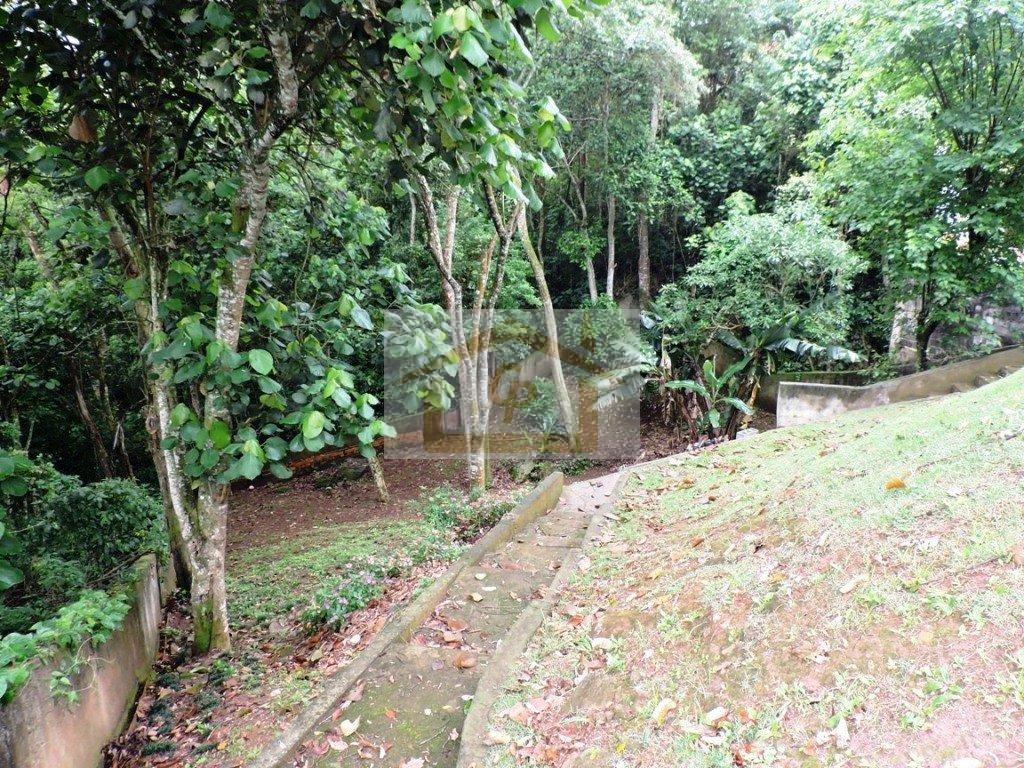 Casa descolada! Na melhor localização do condomínio, muito verde! 4 quartos (1 suíte) Rua Grande Otelo Embu das Artes - 