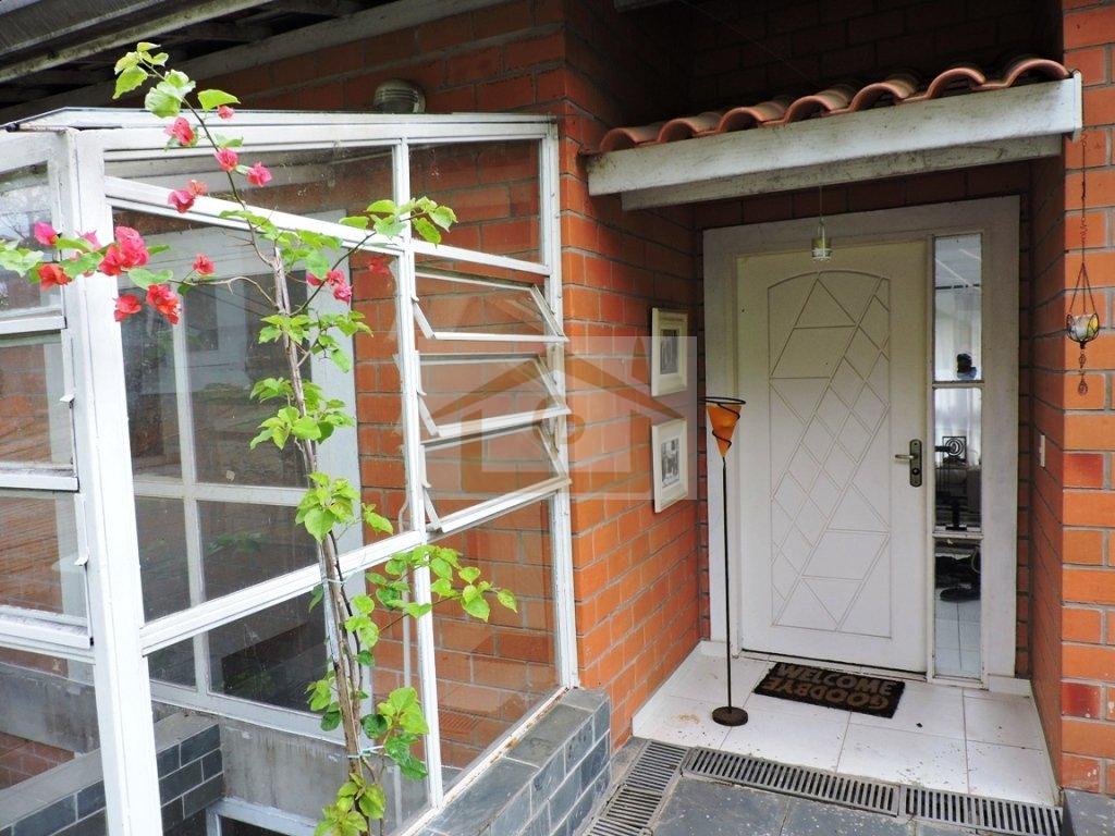 Casa descolada! Na melhor localização do condomínio, muito verde! 4 quartos (1 suíte) Rua Grande Otelo Embu das Artes - 