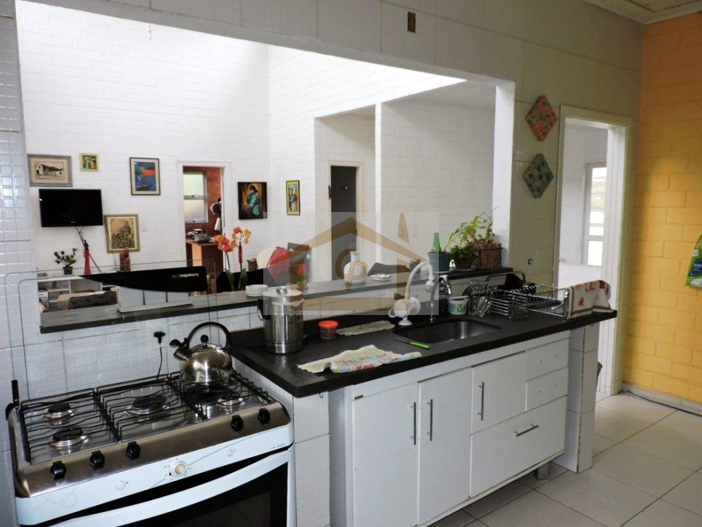 Casa descolada! Na melhor localização do condomínio, muito verde! 4 quartos (1 suíte) Rua Grande Otelo Embu das Artes - 
