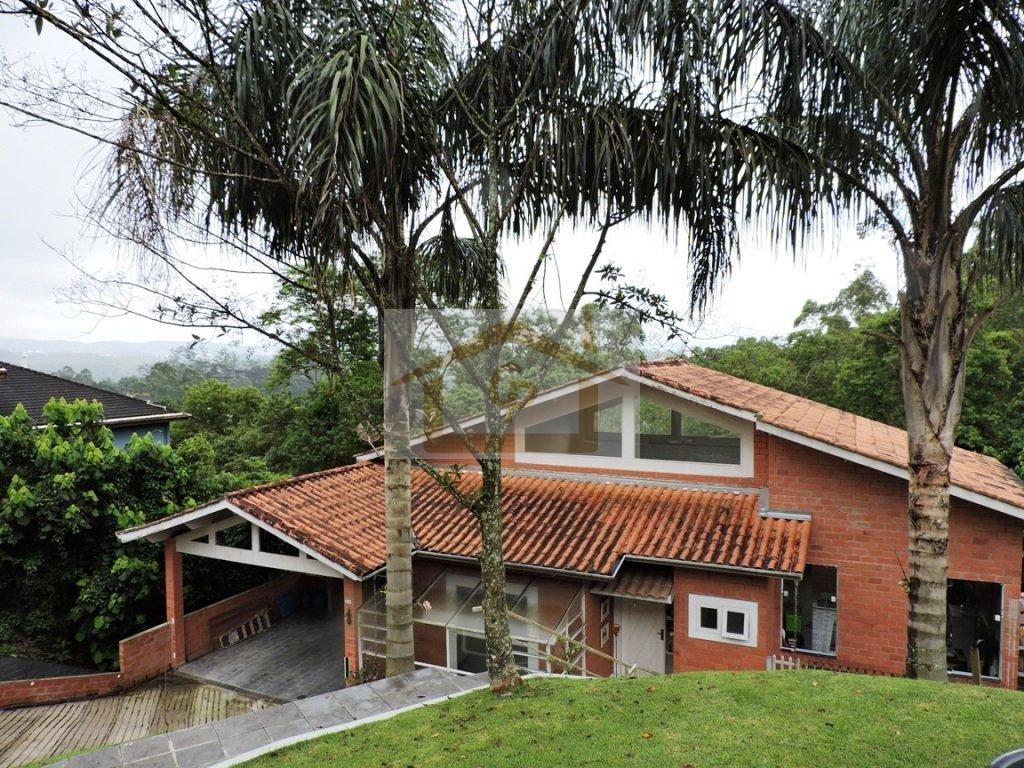 Casa descolada! Na melhor localização do condomínio, muito verde! 4 quartos (1 suíte) Rua Grande Otelo Embu das Artes - 