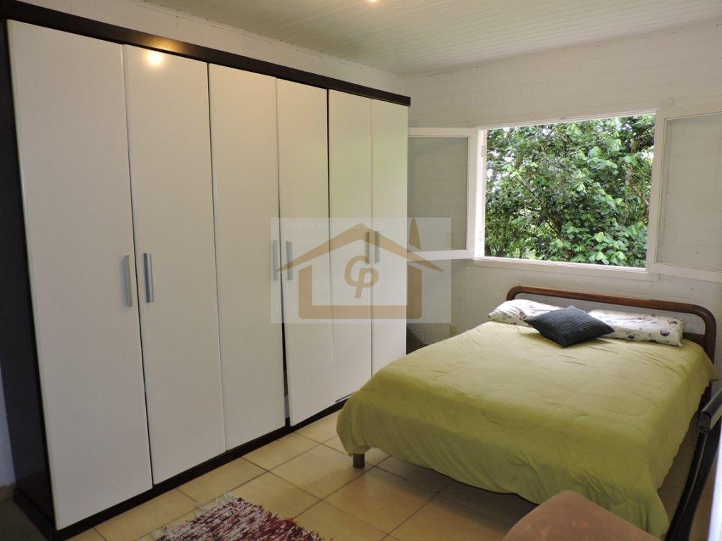 Casa descolada! Na melhor localização do condomínio, muito verde! 4 quartos (1 suíte) Rua Grande Otelo Embu das Artes - 