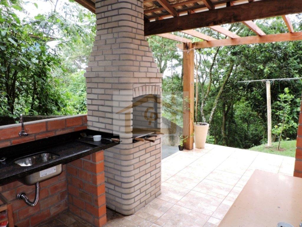 Casa descolada! Na melhor localização do condomínio, muito verde! 4 quartos (1 suíte) Rua Grande Otelo Embu das Artes - 