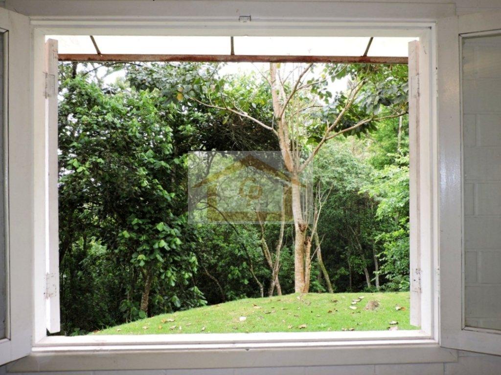 Casa descolada! Na melhor localização do condomínio, muito verde! 4 quartos (1 suíte) Rua Grande Otelo Embu das Artes - 