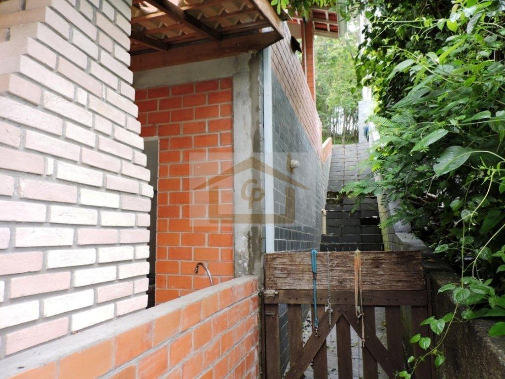 Casa descolada! Na melhor localização do condomínio, muito verde! 4 quartos (1 suíte) Rua Grande Otelo Embu das Artes - 