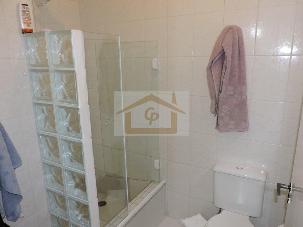 Casa descolada! Na melhor localização do condomínio, muito verde! 4 quartos (1 suíte) Rua Grande Otelo Embu das Artes - 