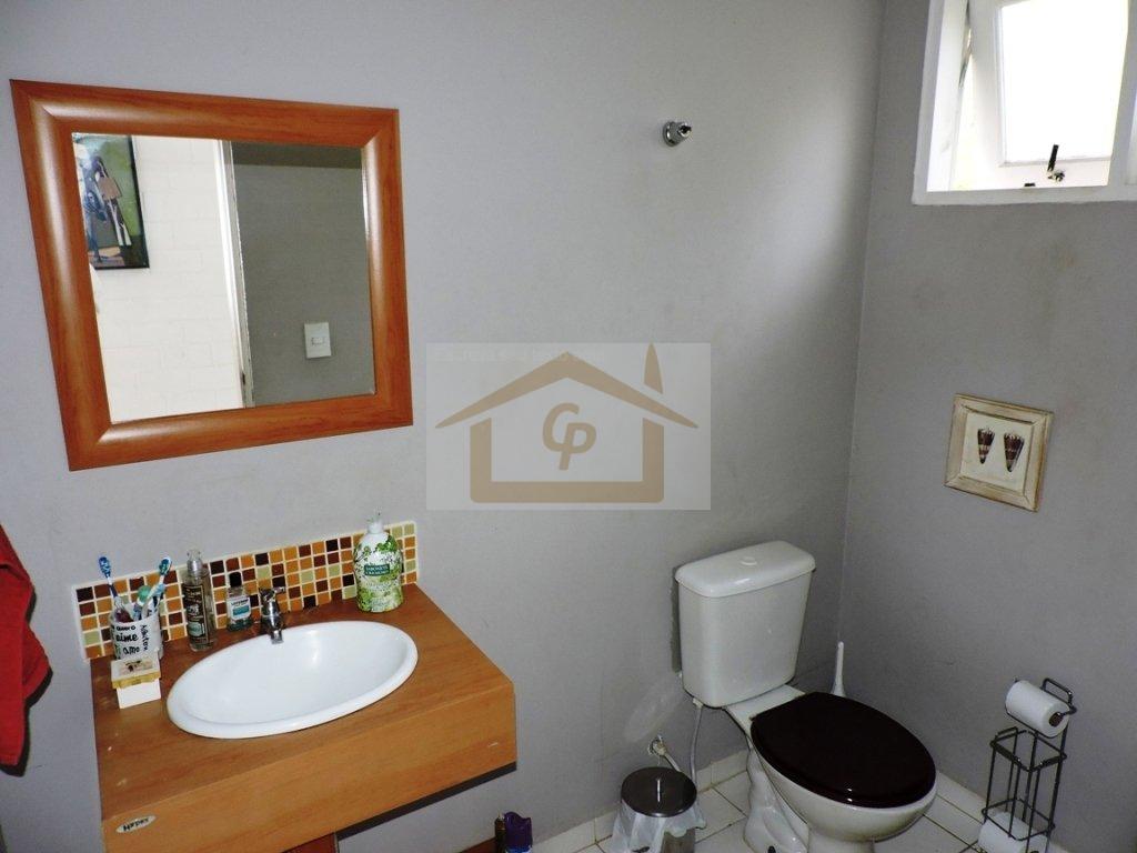 Casa descolada! Na melhor localização do condomínio, muito verde! 4 quartos (1 suíte) Rua Grande Otelo Embu das Artes - 