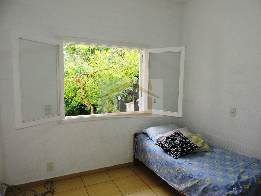 Casa descolada! Na melhor localização do condomínio, muito verde! 4 quartos (1 suíte) Rua Grande Otelo Embu das Artes - 