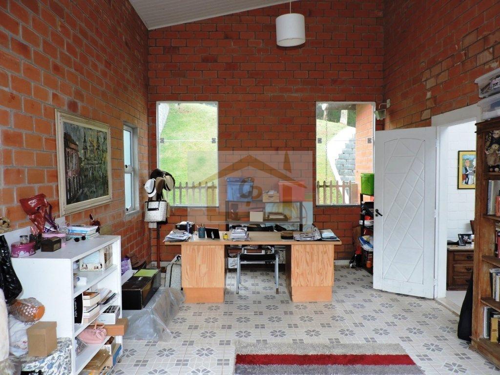 Casa descolada! Na melhor localização do condomínio, muito verde! 4 quartos (1 suíte) Rua Grande Otelo Embu das Artes - 