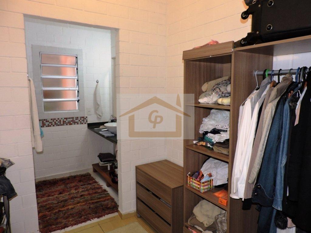 Casa descolada! Na melhor localização do condomínio, muito verde! 4 quartos (1 suíte) Rua Grande Otelo Embu das Artes - 
