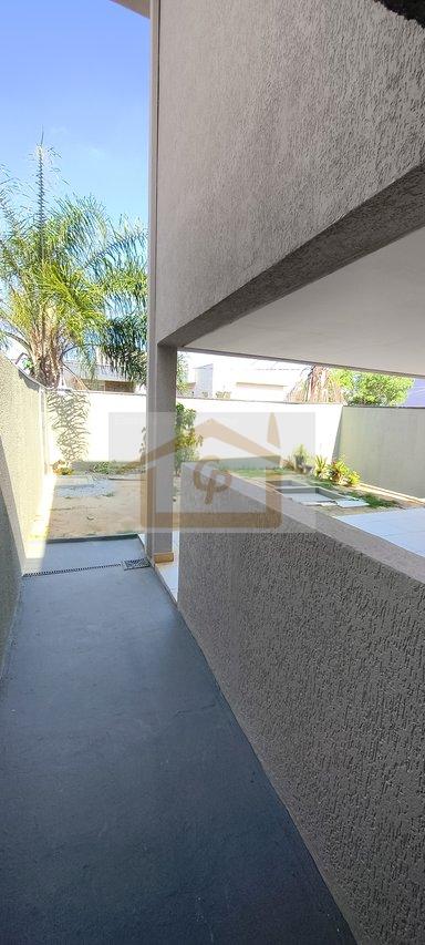 Semi Térrea, 3 quartos + 2 quartos multifuncional e banheiro (andar inferior), canil * Estrada Carlos Antônio Pereira de Castro Cotia - 