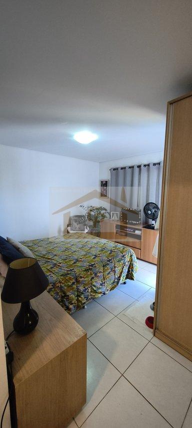 Semi Térrea, 3 quartos + 2 quartos multifuncional e banheiro (andar inferior), canil * Estrada Carlos Antônio Pereira de Castro Cotia - 