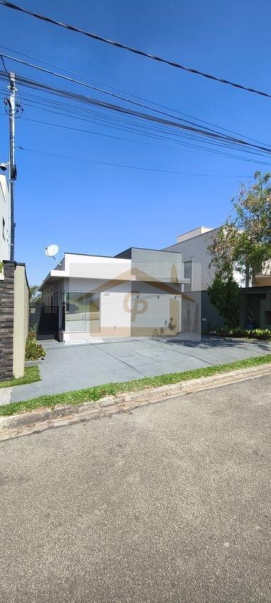 Semi Térrea, 3 quartos + 2 quartos multifuncional e banheiro (andar inferior), canil * Estrada Carlos Antônio Pereira de Castro Cotia - 