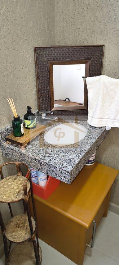 Semi Térrea, 3 quartos + 2 quartos multifuncional e banheiro (andar inferior), canil * Estrada Carlos Antônio Pereira de Castro Cotia - 