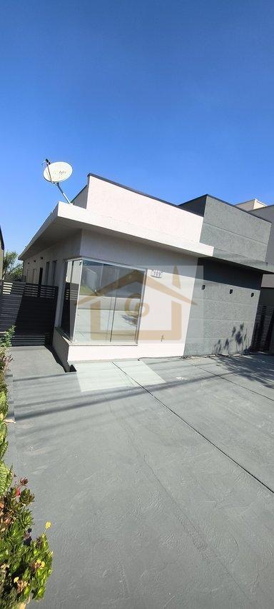 Semi Térrea, 3 quartos + 2 quartos multifuncional e banheiro (andar inferior), canil * Estrada Carlos Antônio Pereira de Castro Cotia - 