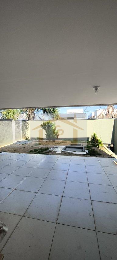 Semi Térrea, 3 quartos + 2 quartos multifuncional e banheiro (andar inferior), canil * Estrada Carlos Antônio Pereira de Castro Cotia - 