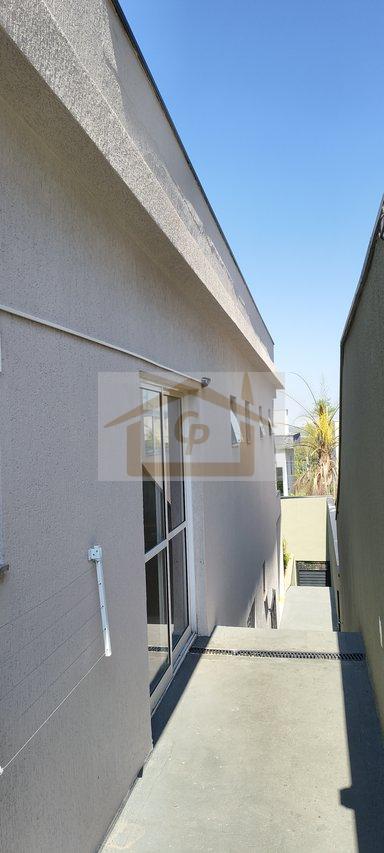 Semi Térrea, 3 quartos + 2 quartos multifuncional e banheiro (andar inferior), canil * Estrada Carlos Antônio Pereira de Castro Cotia - 