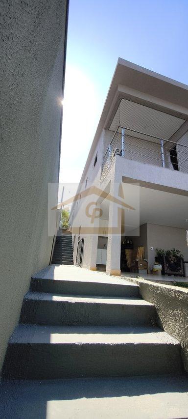 Semi Térrea, 3 quartos + 2 quartos multifuncional e banheiro (andar inferior), canil * Estrada Carlos Antônio Pereira de Castro Cotia - 