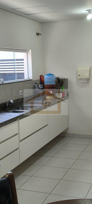 Semi Térrea, 3 quartos + 2 quartos multifuncional e banheiro (andar inferior), canil * Estrada Carlos Antônio Pereira de Castro Cotia - 