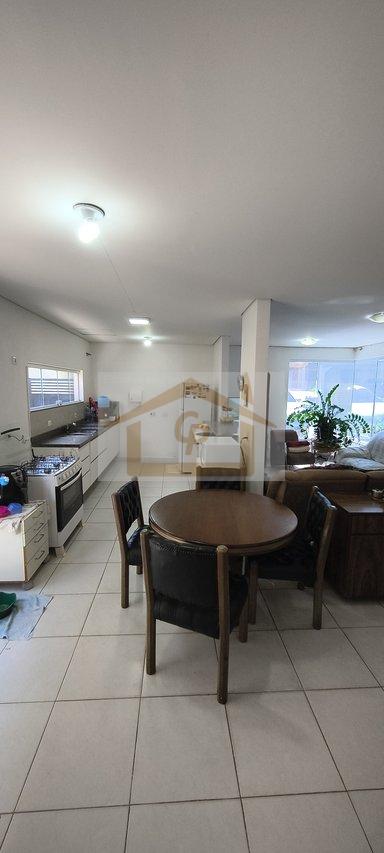 Semi Térrea, 3 quartos + 2 quartos multifuncional e banheiro (andar inferior), canil * Estrada Carlos Antônio Pereira de Castro Cotia - 