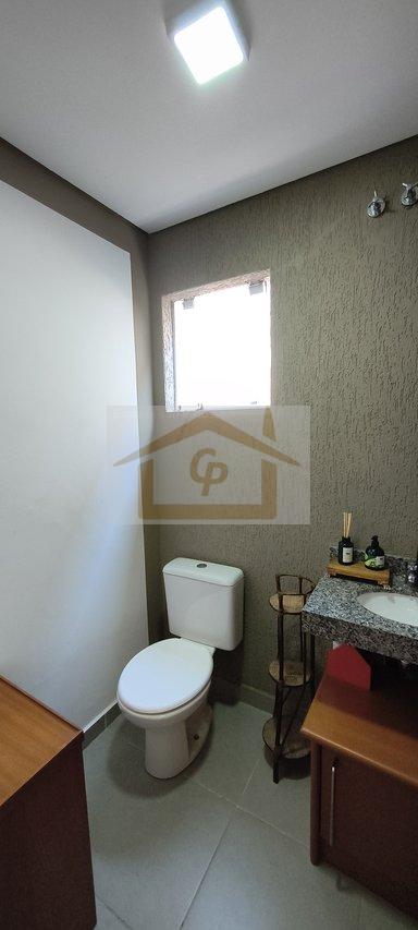 Semi Térrea, 3 quartos + 2 quartos multifuncional e banheiro (andar inferior), canil * Estrada Carlos Antônio Pereira de Castro Cotia - 