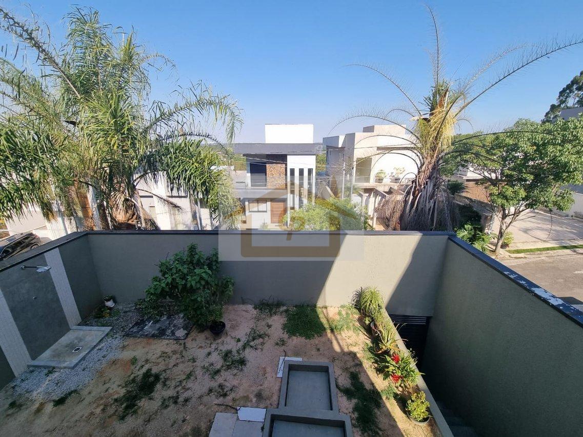 Semi Térrea, 3 quartos + 2 quartos multifuncional e banheiro (andar inferior), canil * Estrada Carlos Antônio Pereira de Castro Cotia - 