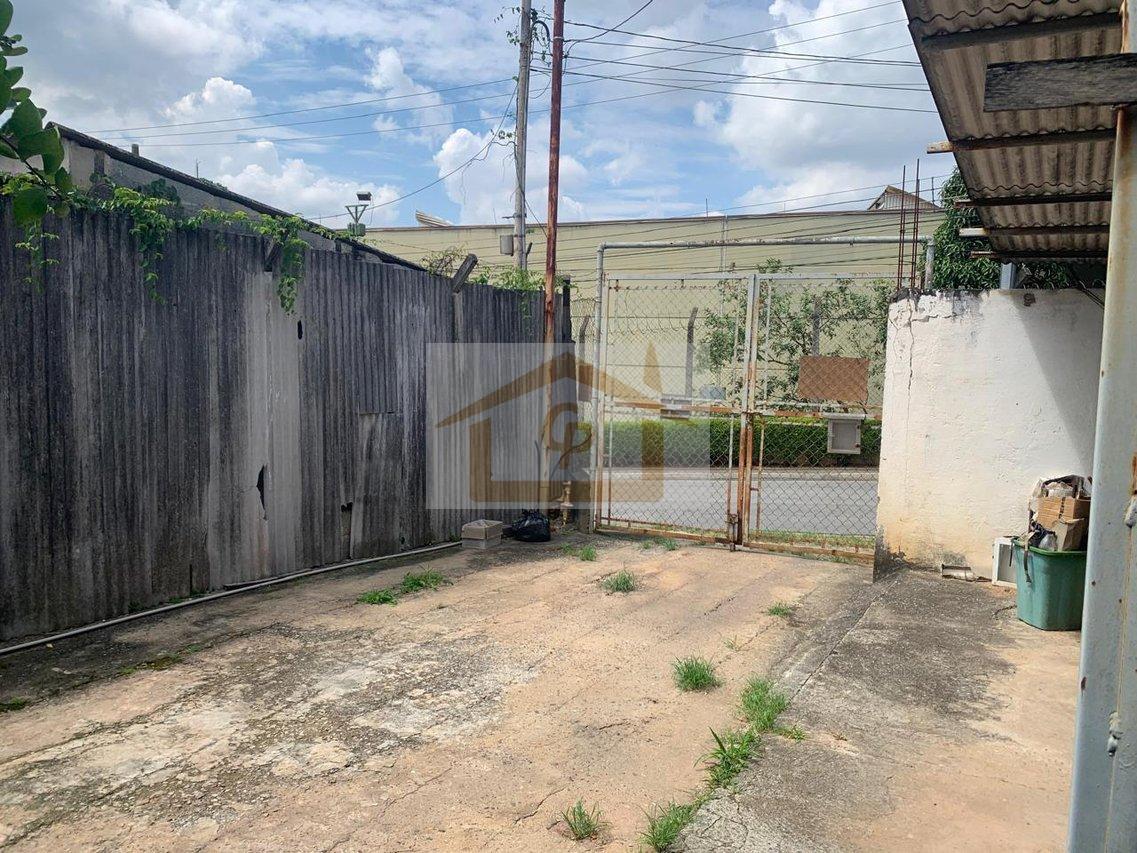 Localização interessante! 1 quarto, 4 vagas Próximo ao Templo Budista Zulai Rua José Menino Cotia - 