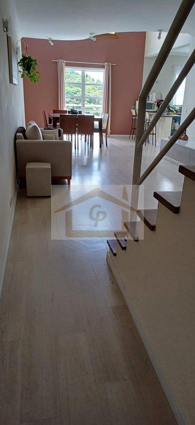 Encantadora! S&atilde;o 4 quartos (1 su&iacute;te), 4 vagas cobertas Rua Virgílio Vieira Jandira - 