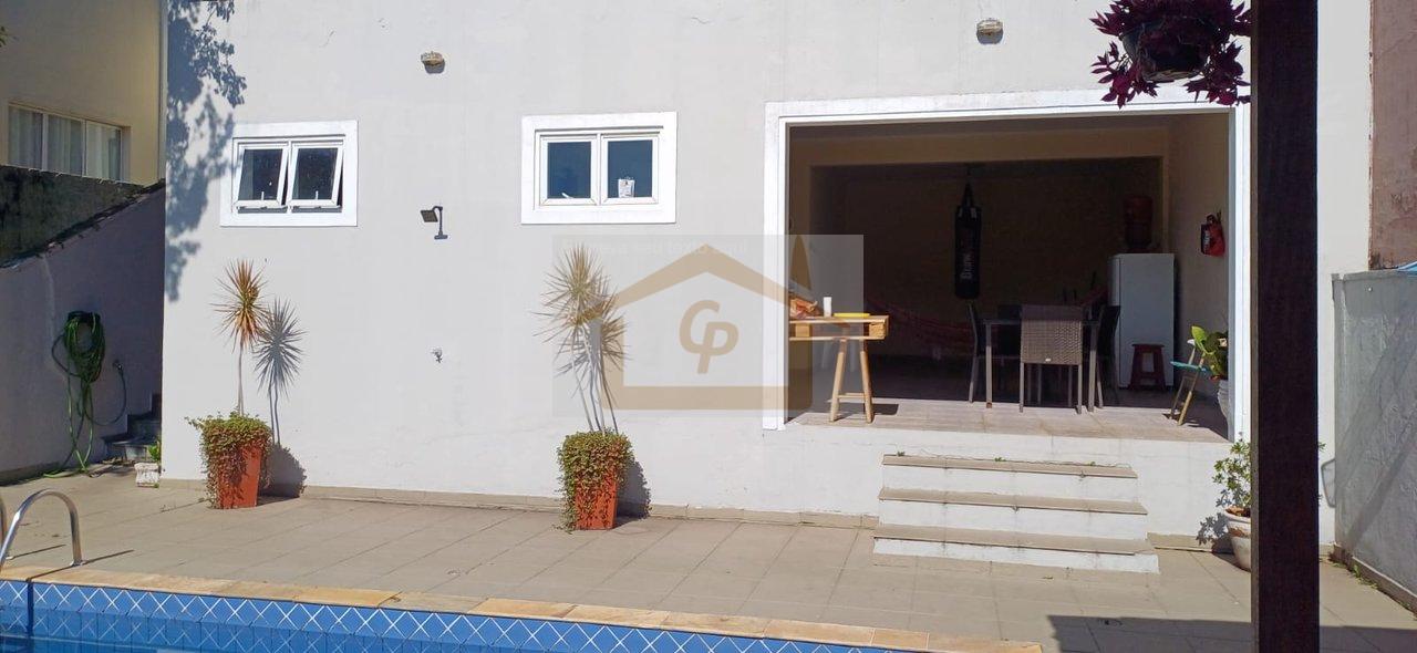 Encantadora! S&atilde;o 4 quartos (1 su&iacute;te), 4 vagas cobertas Rua Virgílio Vieira Jandira - 