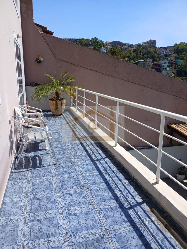 Encantadora! S&atilde;o 4 quartos (1 su&iacute;te), 4 vagas cobertas Rua Virgílio Vieira Jandira - 