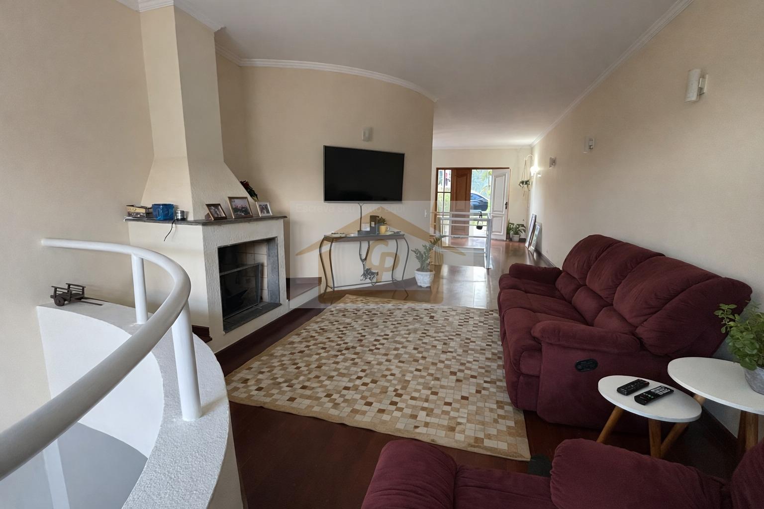 Encantadora! S&atilde;o 4 quartos (1 su&iacute;te), 4 vagas cobertas Rua Virgílio Vieira Jandira - 