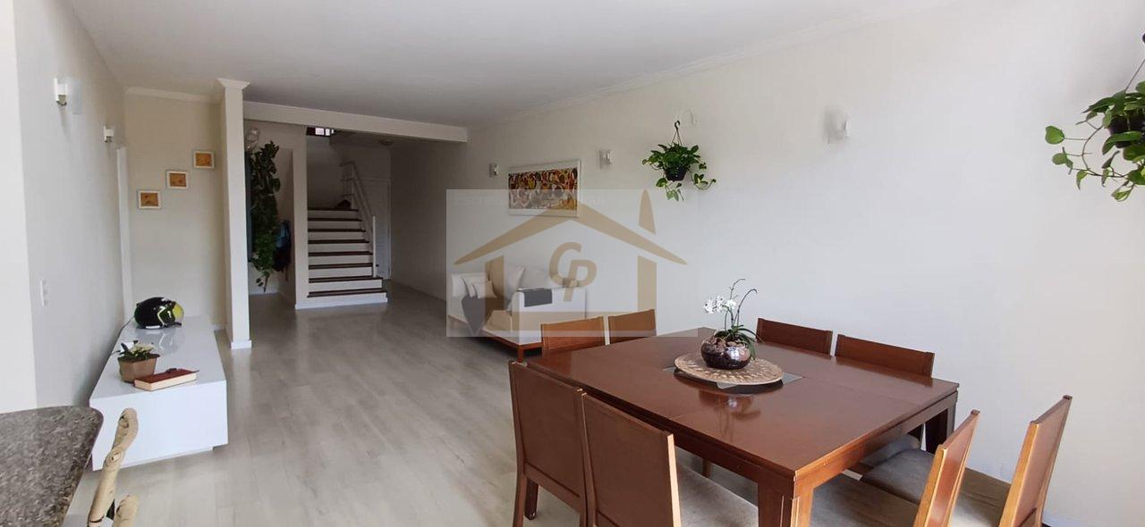 Encantadora! S&atilde;o 4 quartos (1 su&iacute;te), 4 vagas cobertas Rua Virgílio Vieira Jandira - 