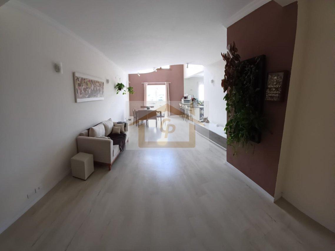 Encantadora! S&atilde;o 4 quartos (1 su&iacute;te), 4 vagas cobertas Rua Virgílio Vieira Jandira - 